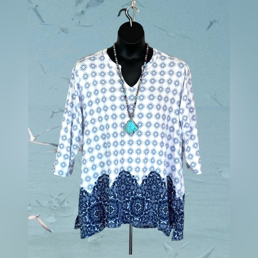 Como Vintage 3X White Blue Floral Bottom Stretchy Long Sleeve Blouse Tunic Top
